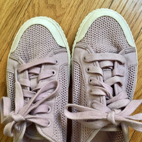 Pretty purple Tretorns, net upper - Picture 7 of 7